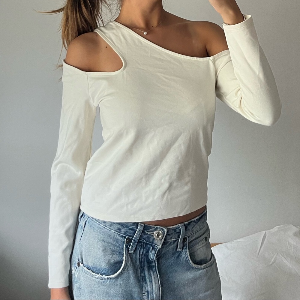 Abercrombie & Fitch Cream One-Shoulder Top
